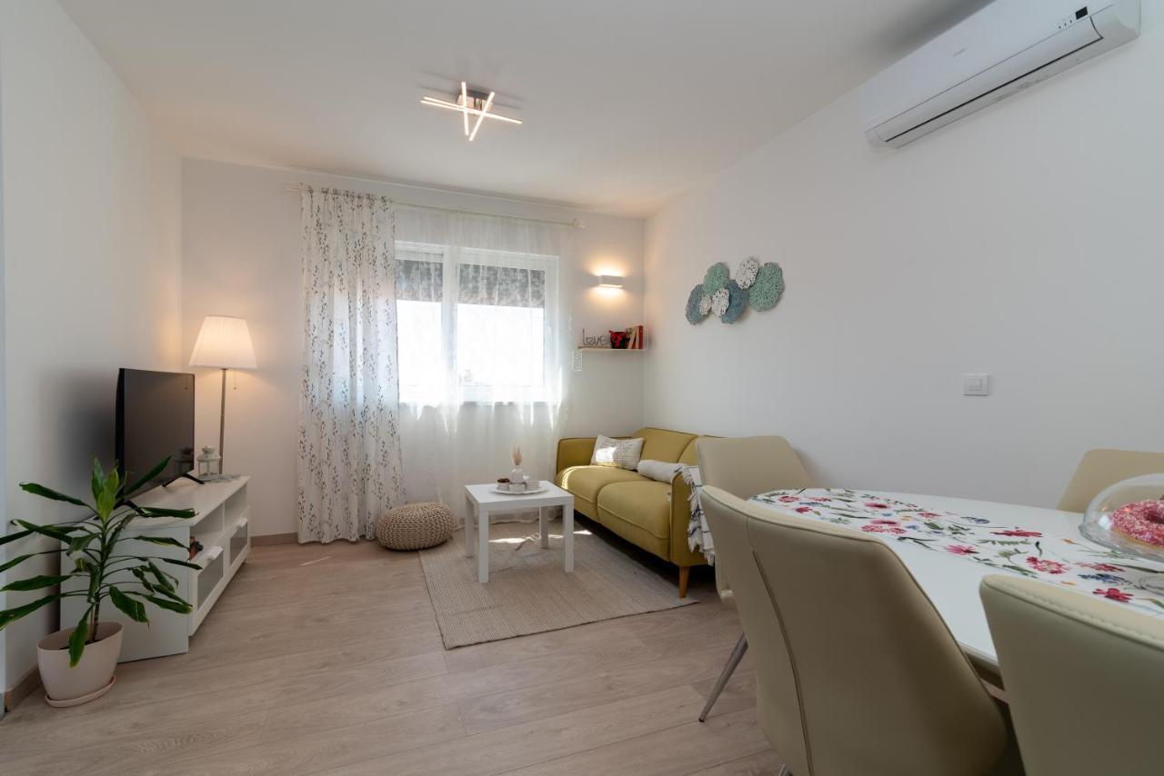 트로기르 Apartman Lotos 아파트 외부 사진